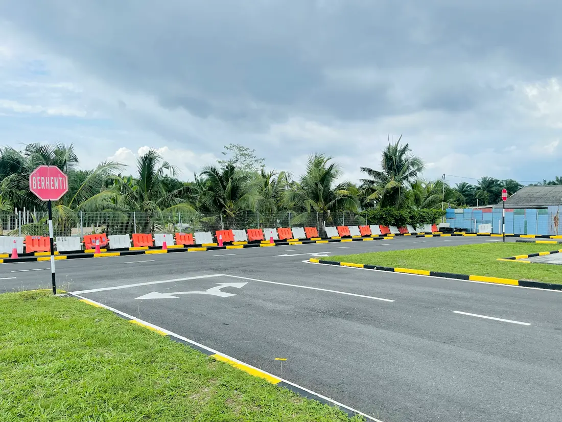 Latihan memandu di PLMK Banting